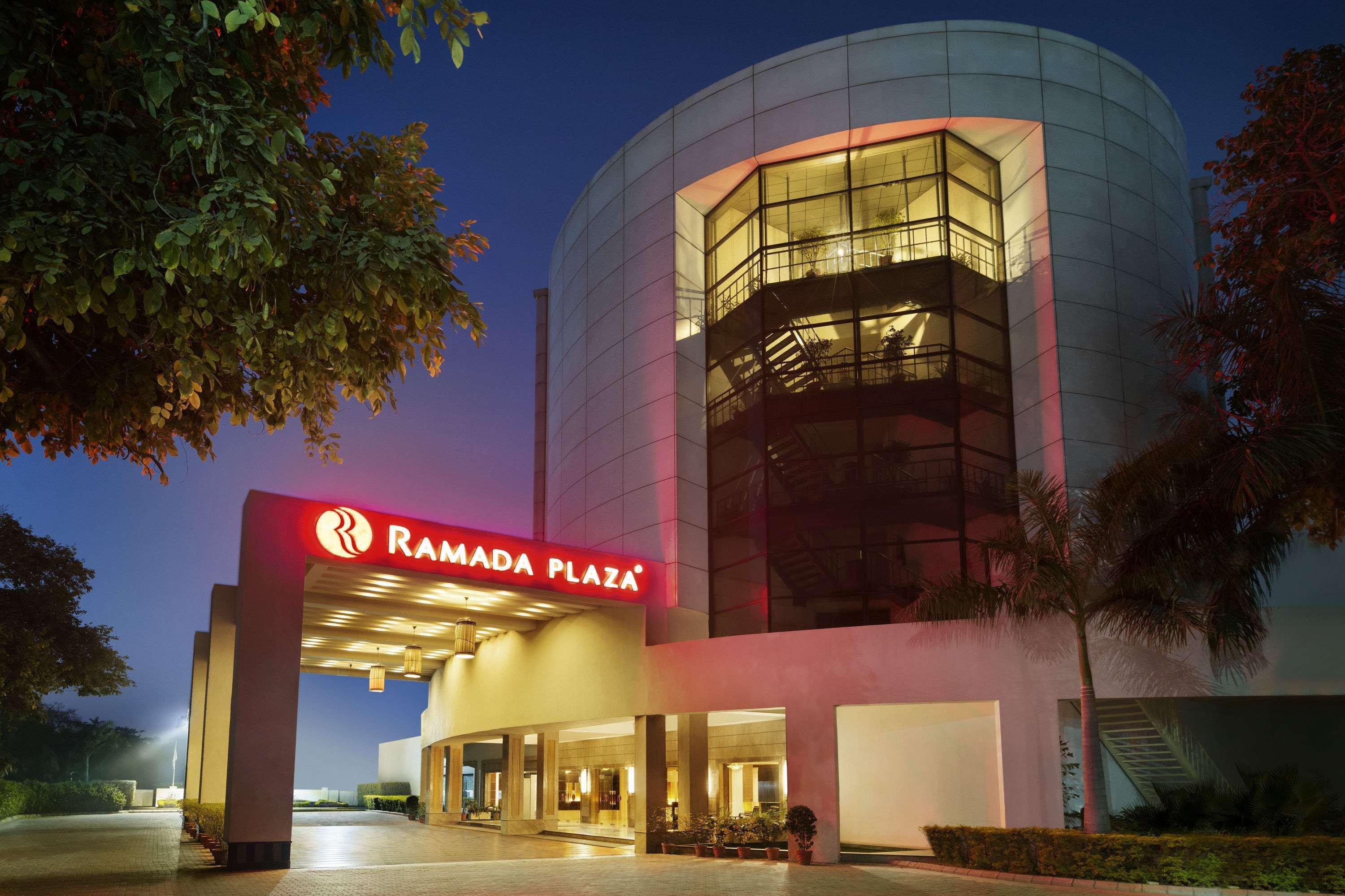 Ramada Plaza By Wyndham Jhv Varanasi Exterior foto